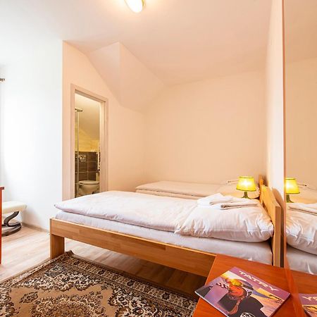 Penzion A Restauracia Lavender Motel Poprad Dış mekan fotoğraf