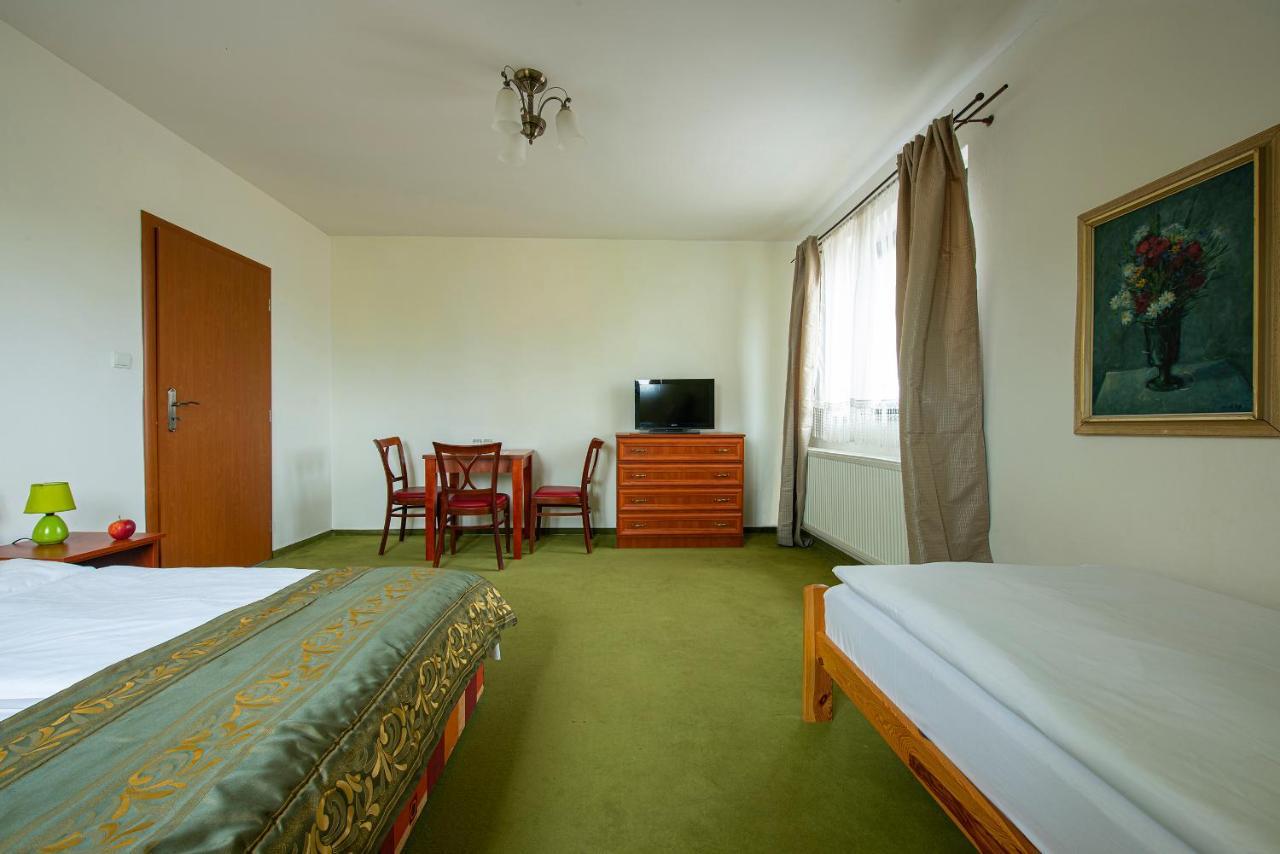 Penzion A Restauracia Lavender Motel Poprad Dış mekan fotoğraf
