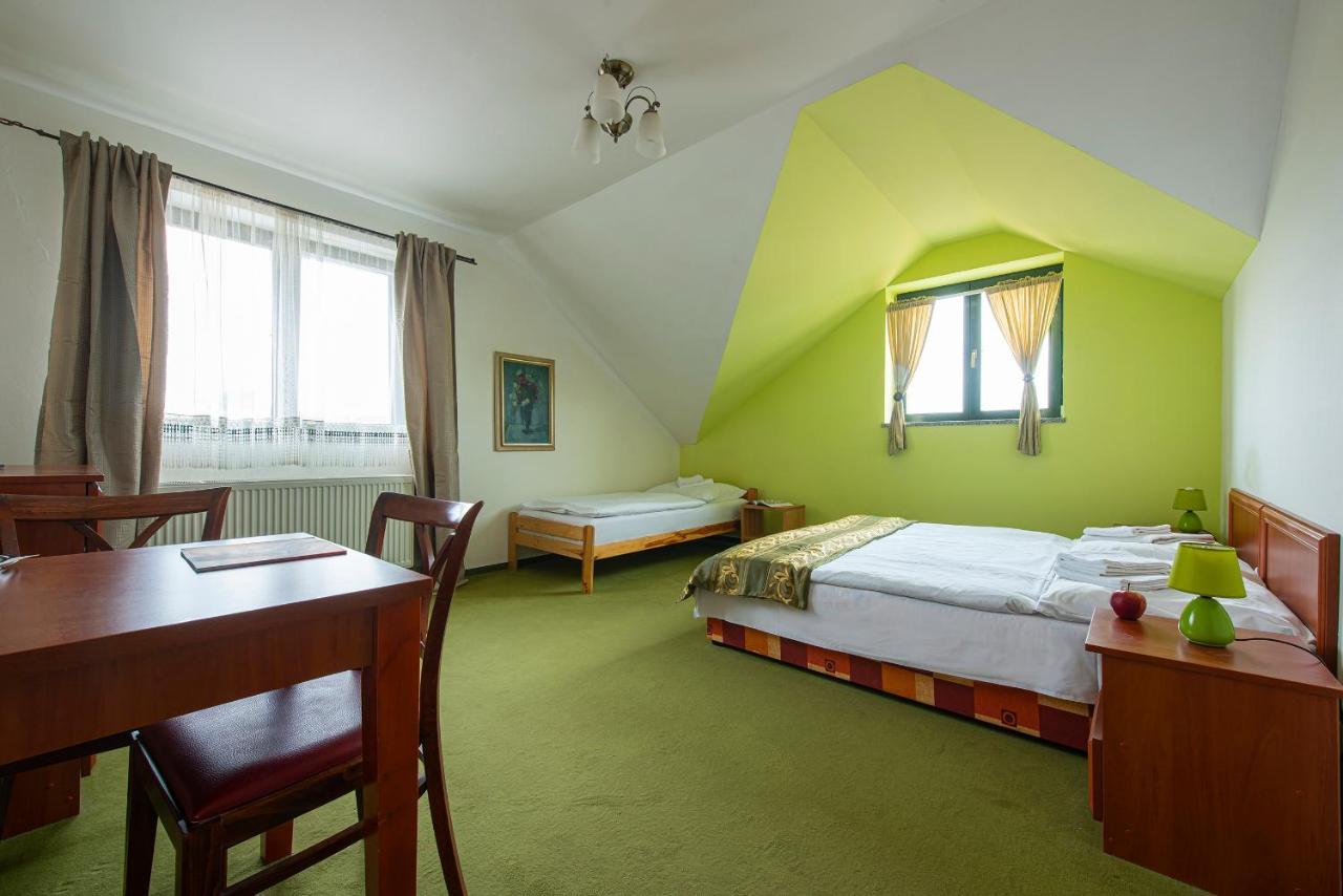 Penzion A Restauracia Lavender Motel Poprad Dış mekan fotoğraf