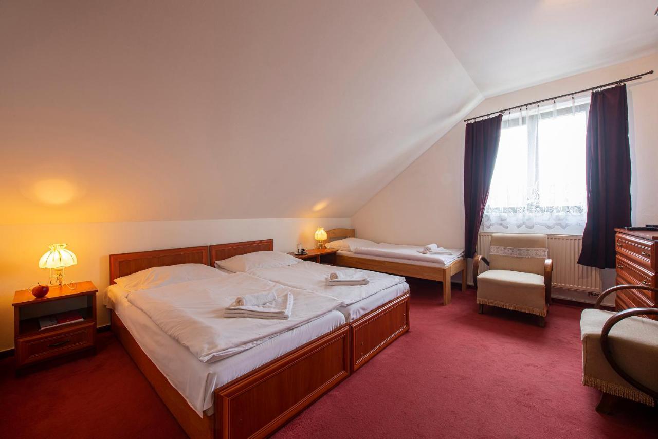 Penzion A Restauracia Lavender Motel Poprad Dış mekan fotoğraf
