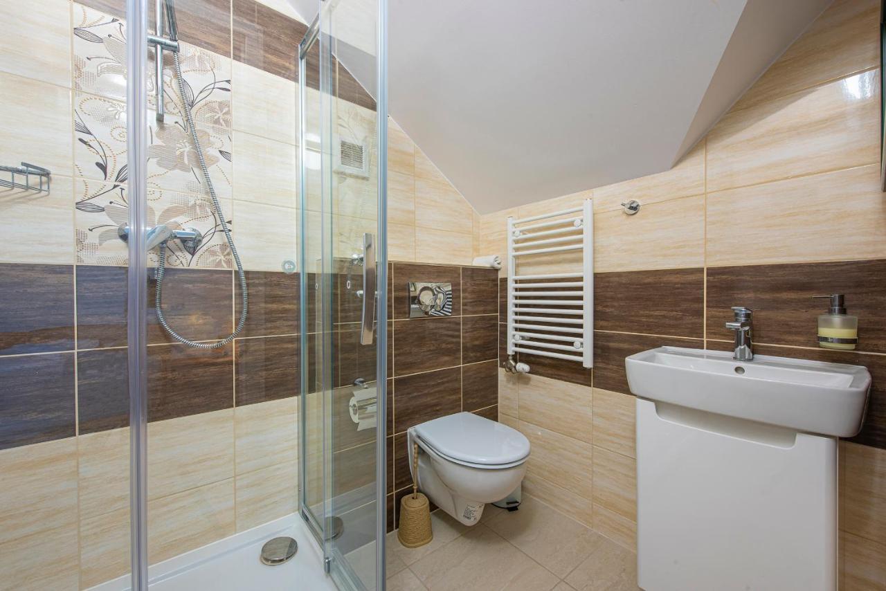 Penzion A Restauracia Lavender Motel Poprad Dış mekan fotoğraf