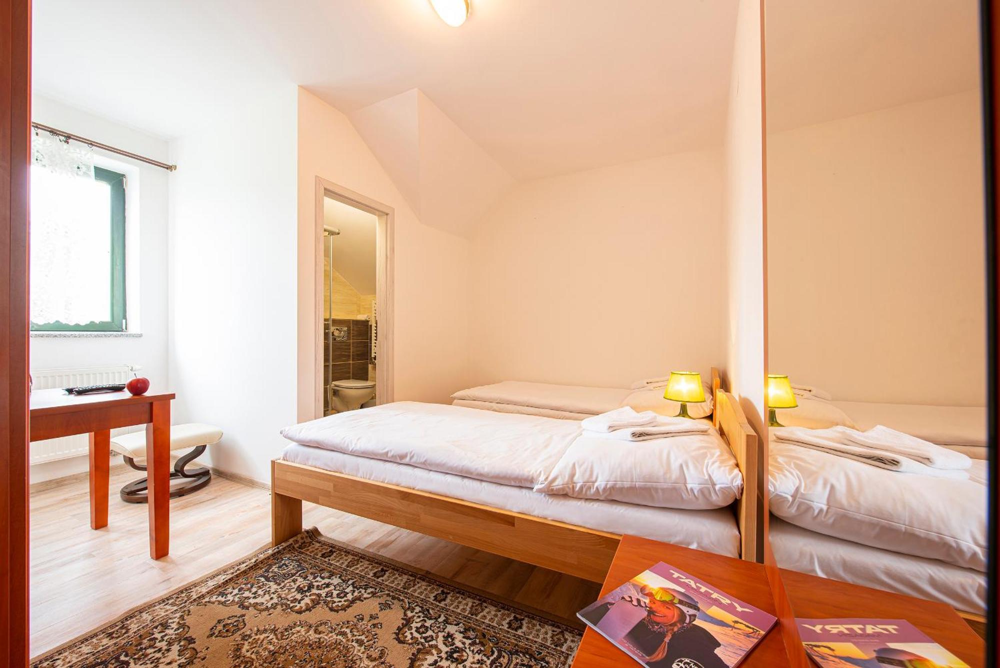 Penzion A Restauracia Lavender Motel Poprad Dış mekan fotoğraf