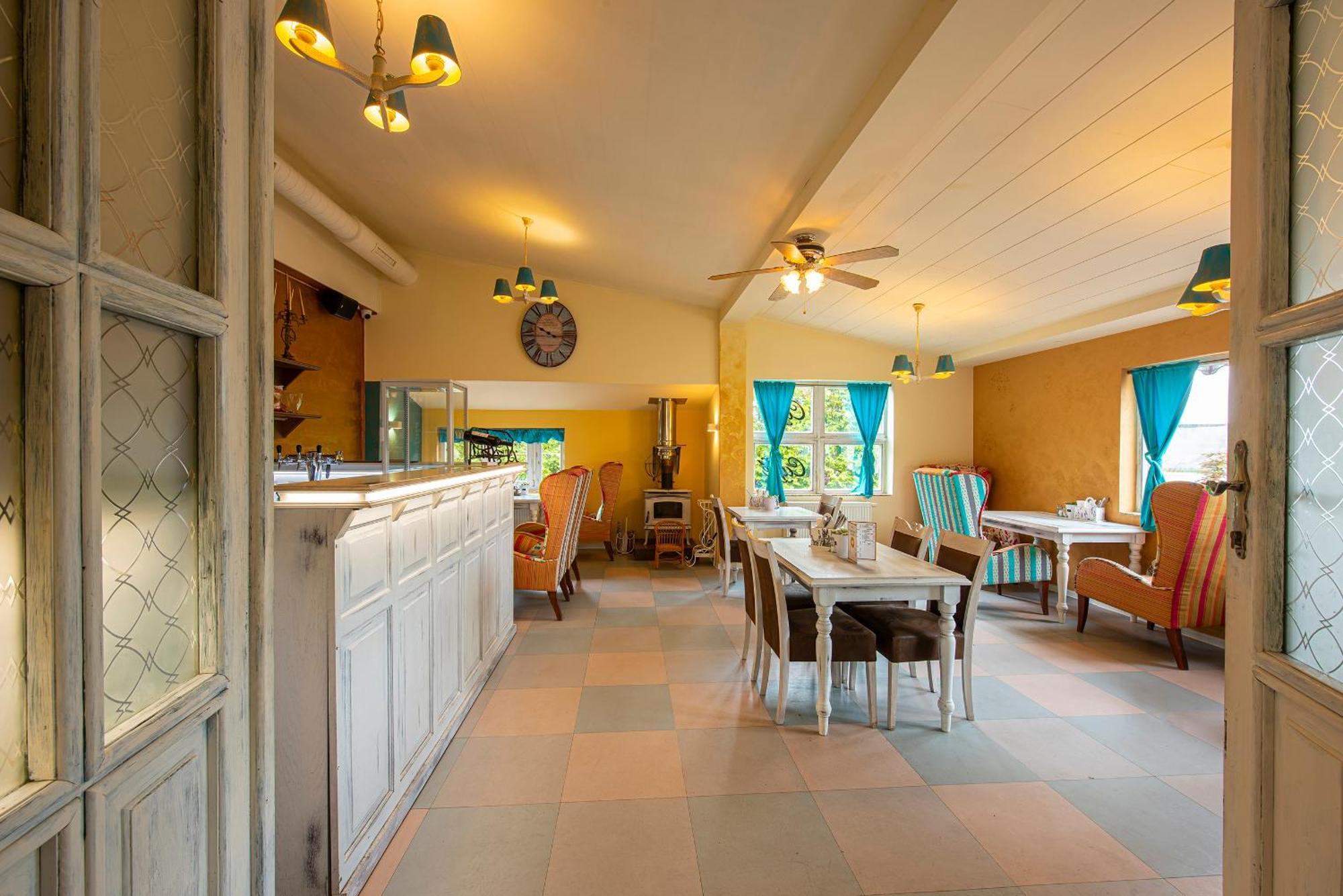 Penzion A Restauracia Lavender Motel Poprad Dış mekan fotoğraf