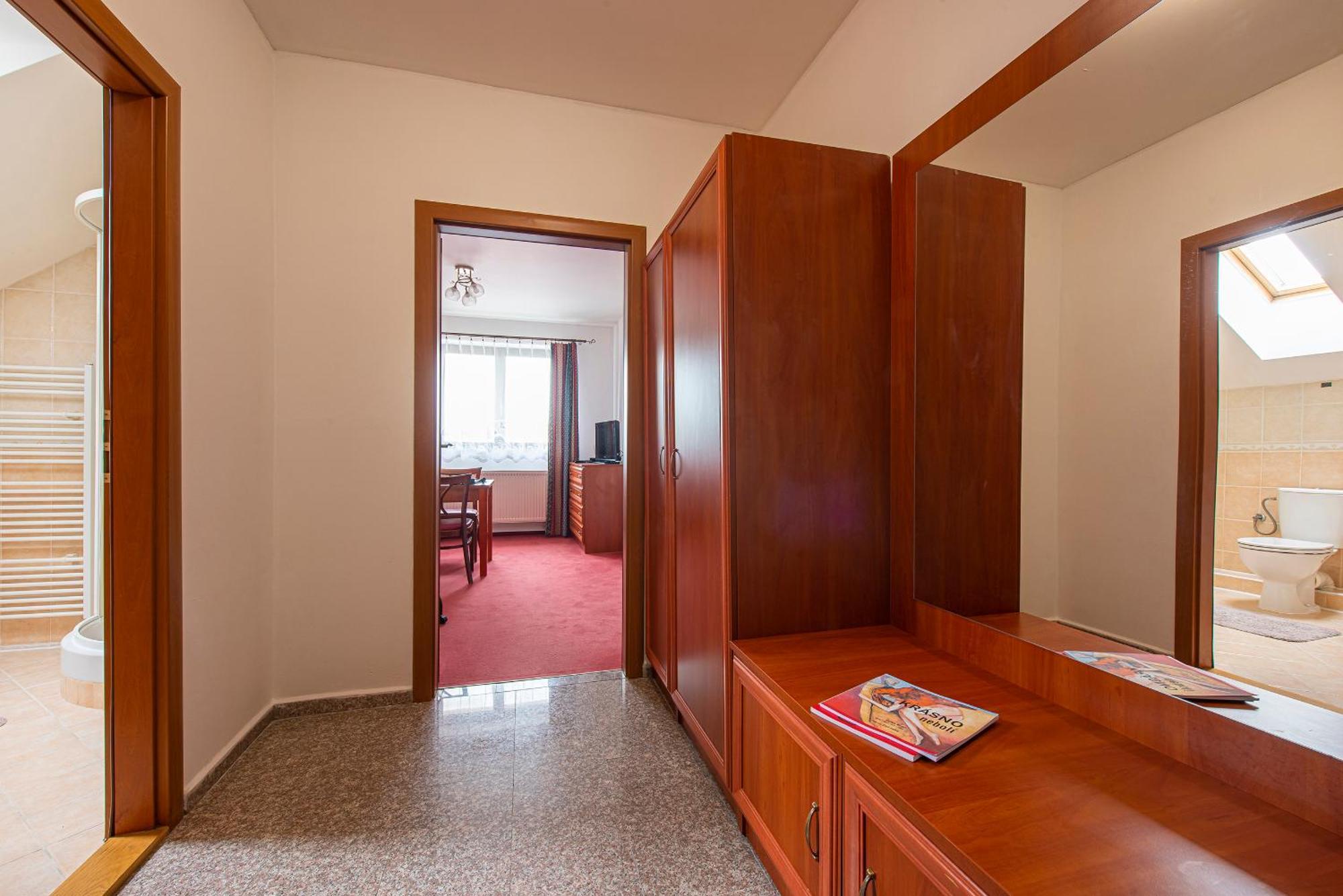 Penzion A Restauracia Lavender Motel Poprad Dış mekan fotoğraf