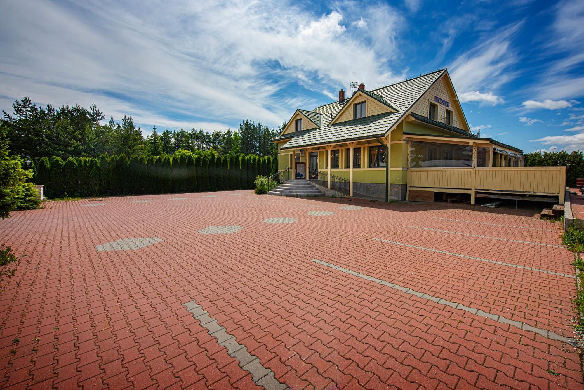 Penzion A Restauracia Lavender Motel Poprad Dış mekan fotoğraf