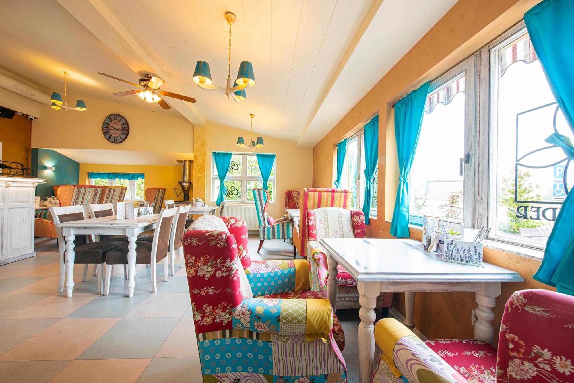 Penzion A Restauracia Lavender Motel Poprad Dış mekan fotoğraf