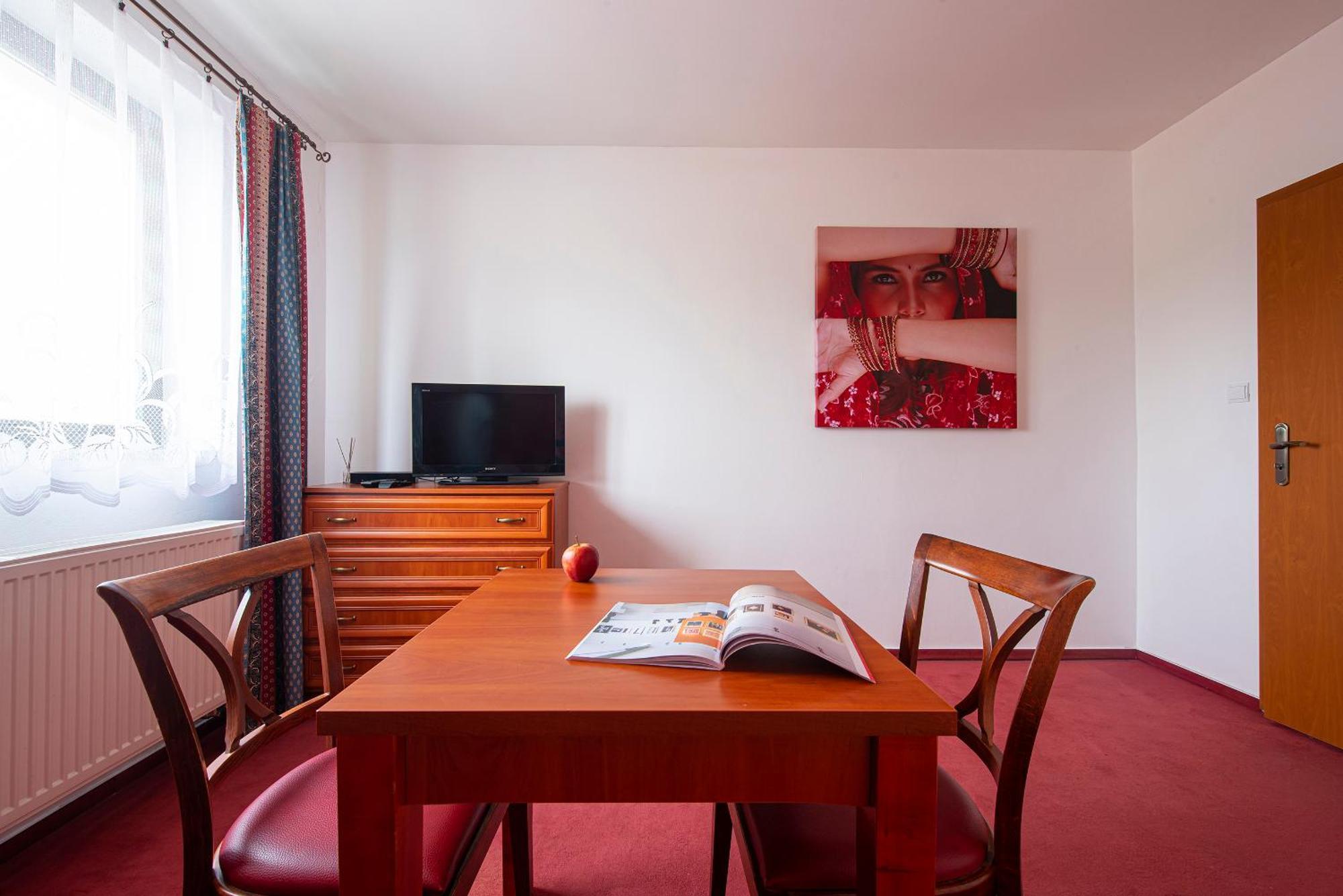 Penzion A Restauracia Lavender Motel Poprad Dış mekan fotoğraf
