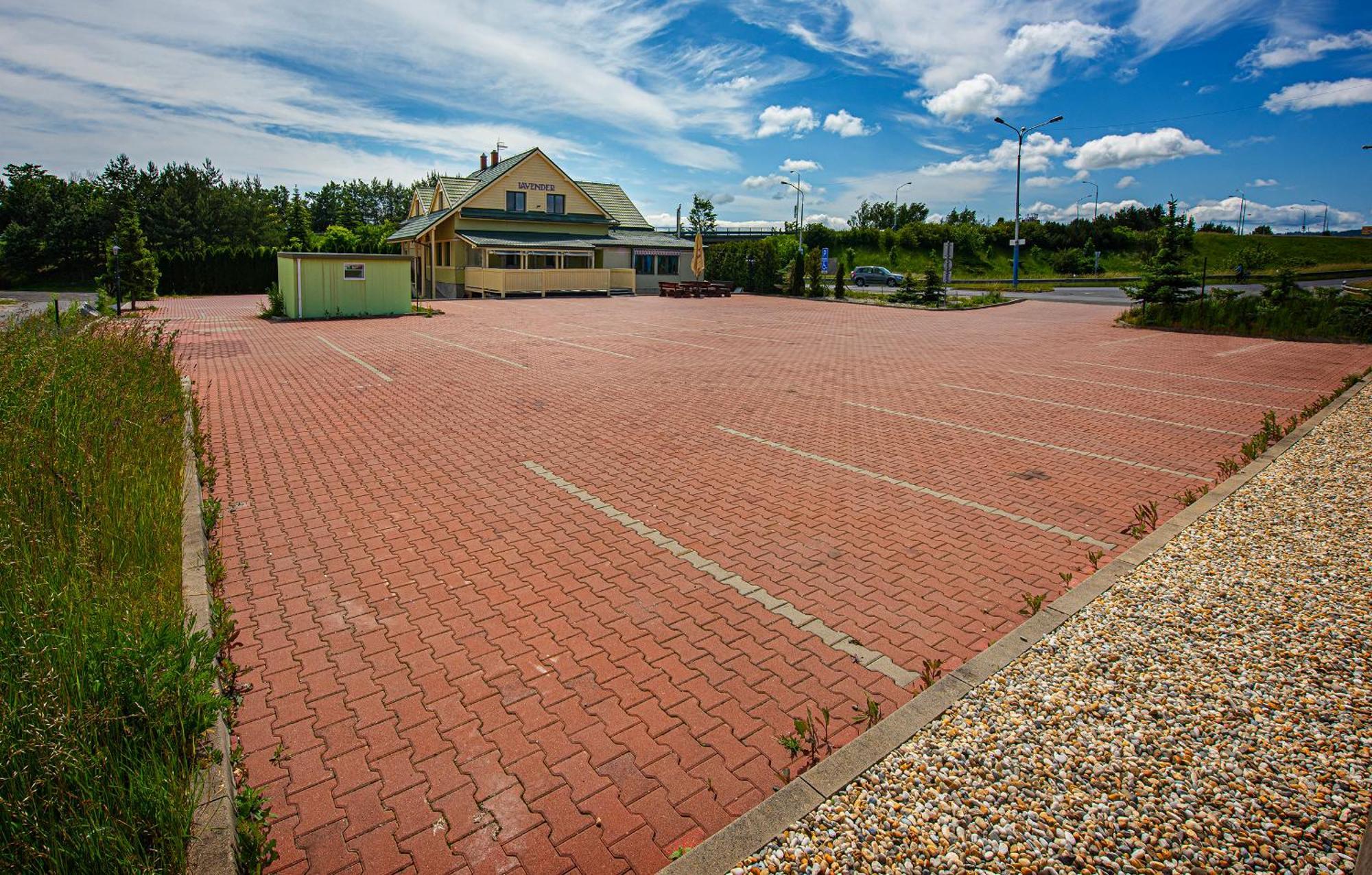 Penzion A Restauracia Lavender Motel Poprad Dış mekan fotoğraf