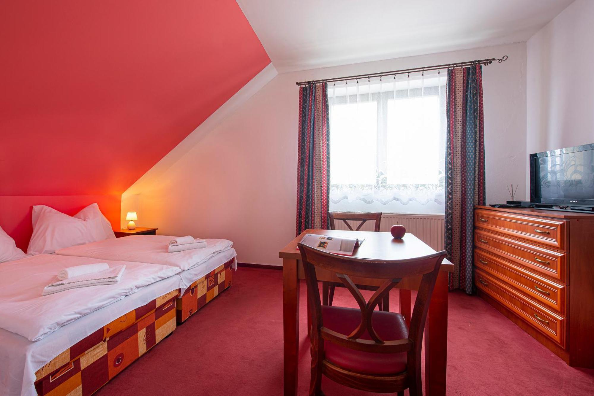 Penzion A Restauracia Lavender Motel Poprad Dış mekan fotoğraf